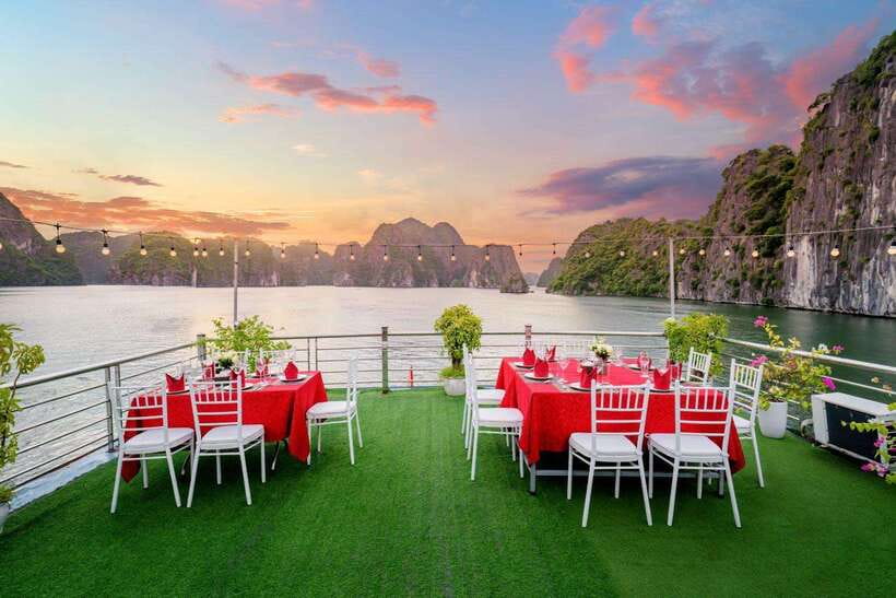 Hanoi: 2-Day Ha Long and Lan Ha Bay Cruise with Kayaking - Two UNESCO bays, one quieter feel