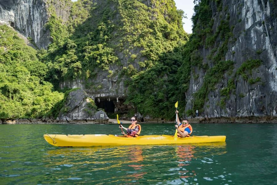 Hanoi: 3-Day 2-Night Ha Long Bay and Lan Ha Bay Cruise - Food, drinks, and comfort: practical expectations before you go
