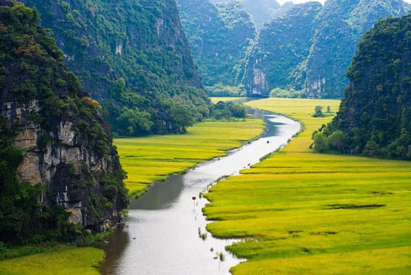 Hanoi: 3-Day Ninh Binh & Ha Long Bay Cruise 04 Stars Cruises - Surprise Cave on Day 3: Sunrise Views and a Morning That Feels Different