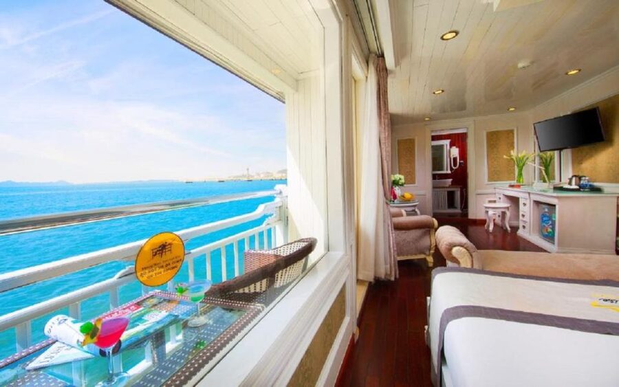 Hanoi: 3-Day Ninh Binh Tour, Ha Long, Bai Tu Long Bay Cruise - Day 2 on the water: limousine to Halong Port, then a Bai Tu Long Bay cruise