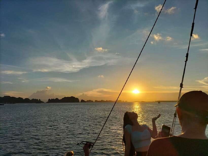 Hanoi: Full-Day Halong Bay Cruise with Swimming & Kayak Tour - Titop Island: swim time and the optional summit hike