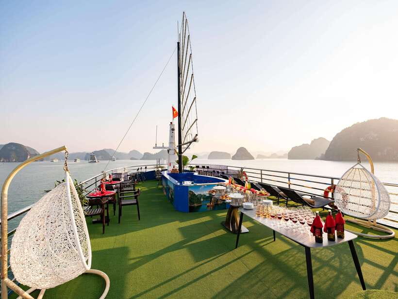 Hanoi: Halong Bay Cruise, Amazing Cave, Titov Island & Kayak - Titov Island: beach time or climb time, your call
