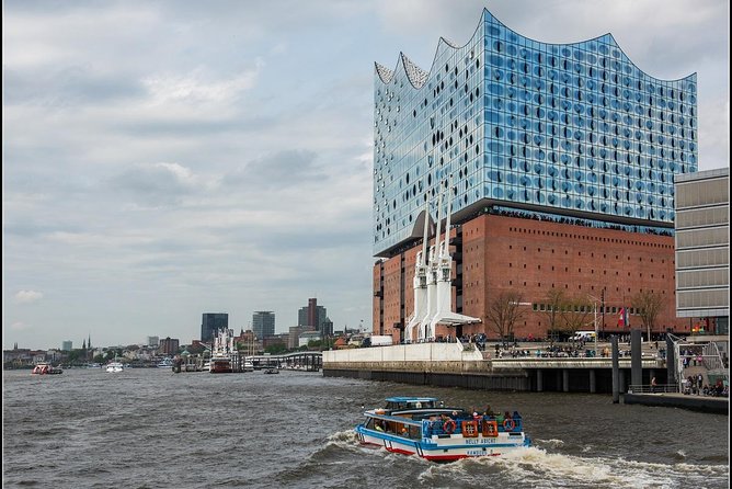 Harbor cruise on the beautiful Elbe - Passing the Elbe Tunnel: the moment that makes photos look like a postcard