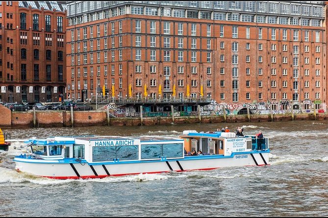 Harbor cruise on the beautiful Elbe - Hamburg Fish Market from the cruise route: waterfront flavor without a detour