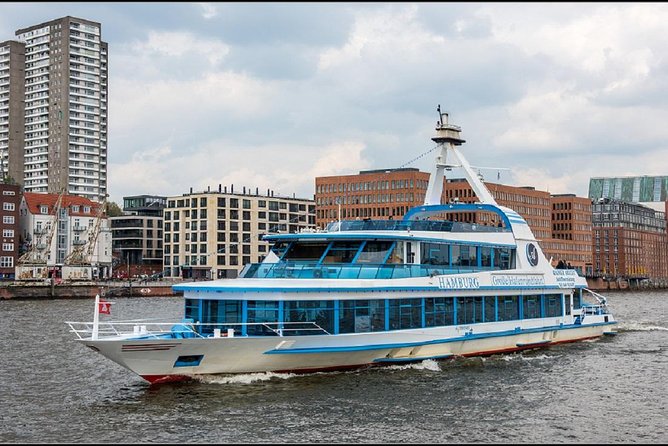Harbor cruise on the beautiful Elbe - The audio setup: German live commentary and the RAINER ABICHT app