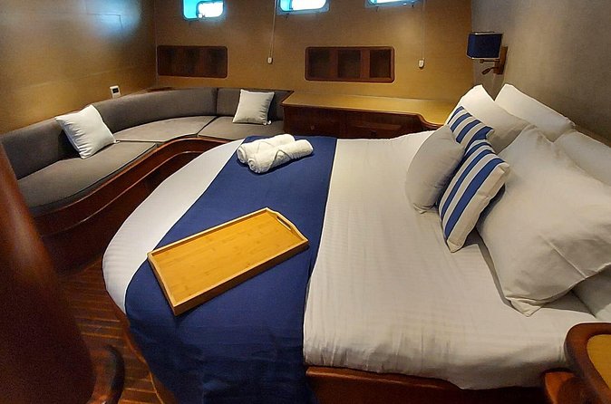 Hera 3 Bay Cruise including the Blue Lagoon - Food and drinks on board: open bar, buffet lunch, and what matters most