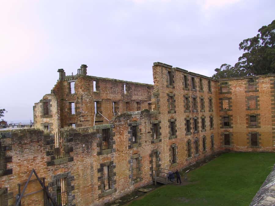 Hobart: Port Arthur, Harbor Cruise and Isle of the Dead Tour - Remarkable Cave and the Choice Between Cave Time and Port Arthur Time