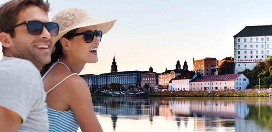 Linz: Harbor Cruise - Boarding at Wurm Noe Dock: Find the Right Spot Fast