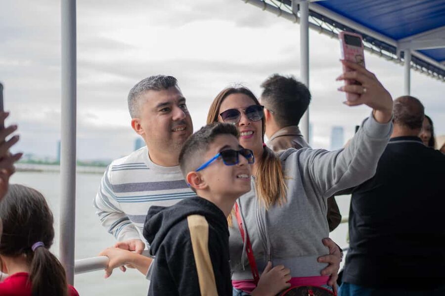 Los Angeles: Port of Los Angeles Harbor Cruise - The 45-Minute Cruise Experience: Sea Lions, Harbor Lighthouse, USS Iowa, and Container Ships