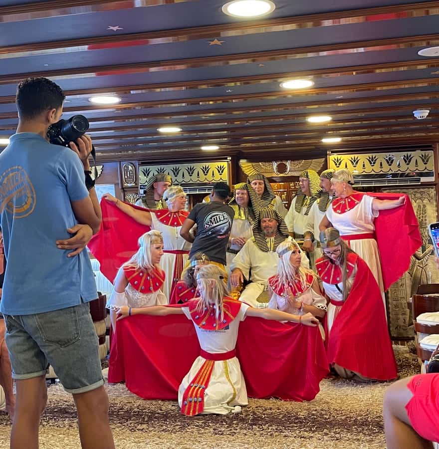 Marsa Alam: Nefertari Sunset Turtle Bay Cruise with Dinner - Costume Photos and the Reality of Photography Costs