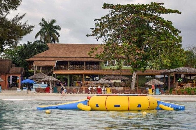 Negril Beach Break and Ricks Cafe - Montego Bay Cruise Port - Rick’s Cafe: 100-foot ocean views and the 33-foot option