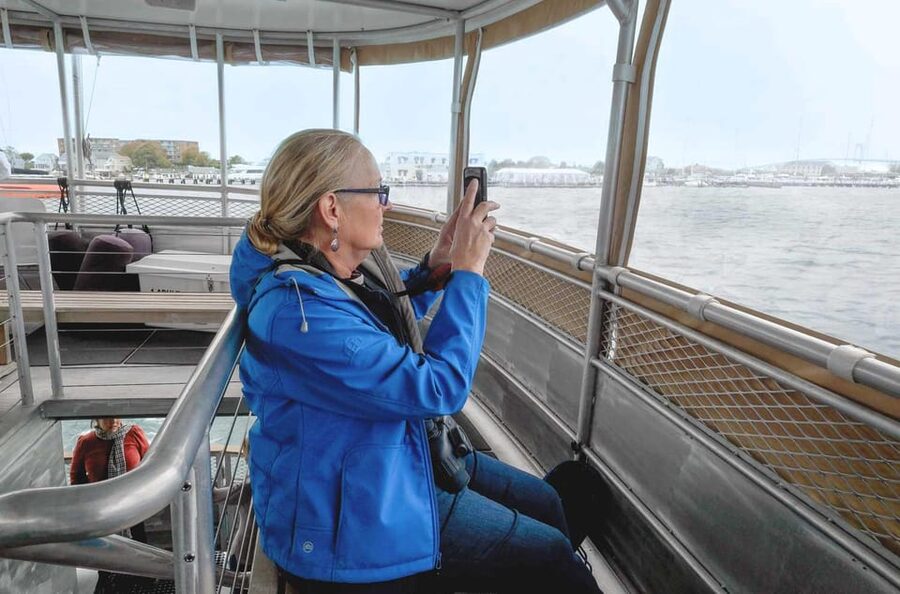 Newport, Rhode Island: Scenic Narragansett Bay Cruise - Lighthouses, forts, and the mega-yacht panorama