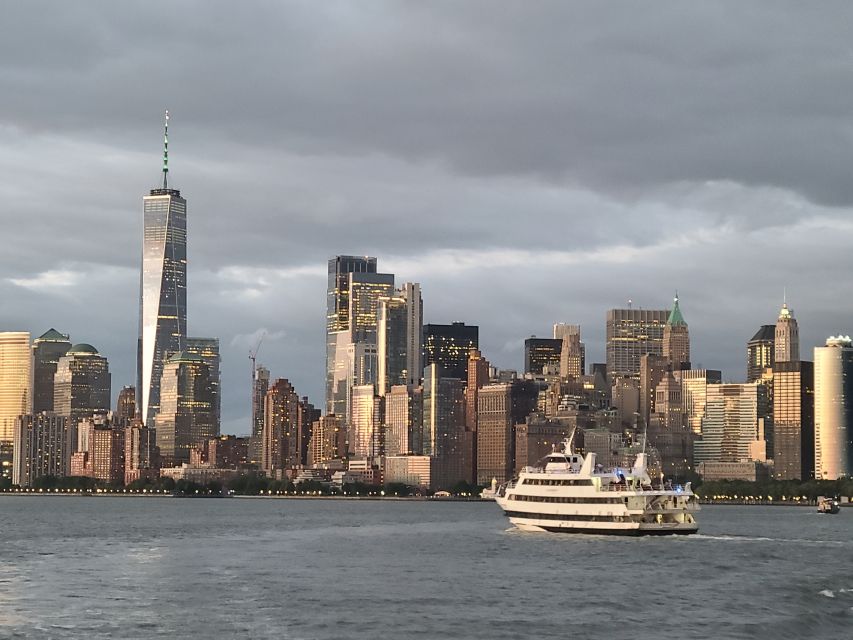 NYC: Christmas Day Buffet Brunch or Dinner Harbor Cruise - The skyline route: what you pass and how to enjoy it without rushing