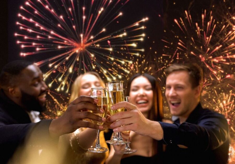 NYC: New Year's Eve Buffet Dinner Fireworks Harbor Cruise - Drinks, the 21+ sparkling toast, and how the open bar affects the vibe