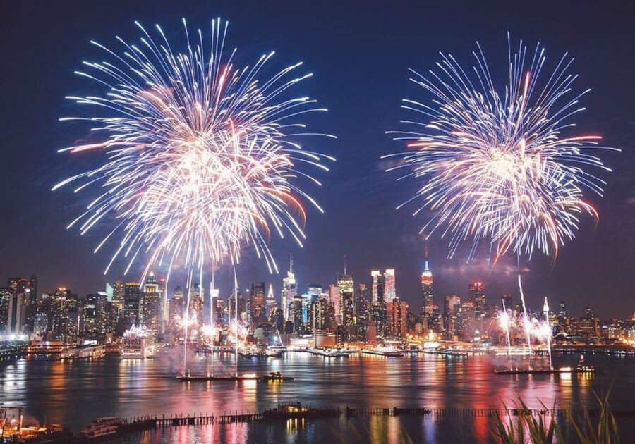 NYC: New Year's Eve Buffet Dinner Fireworks Harbor Cruise - Comfort and logistics that can make or break the night