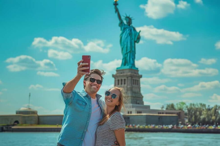 NYC: Sightseeing Harbor Cruise on the Grande Mariner - Ellis Island and Liberty Island: The Most Photogenic Contrast