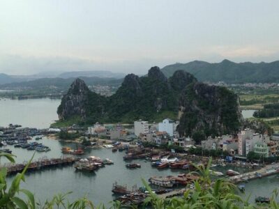 Overnight Bai Tu Long Bay and Ha Long Bay Cruise - Bai Tu Long Bay stop: limestone views with less crowd pressure