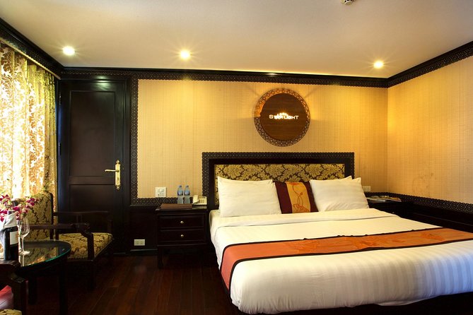 Overnight Halong Bay Cruise on the Starlight - Day 2: Dawn Tai Chi and Luon Cave by Sampan or Kayak