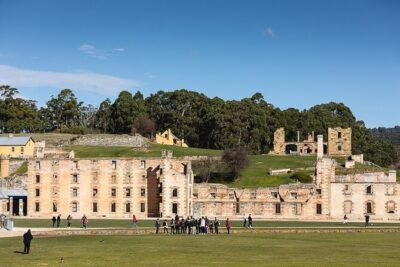Port Arthur Full-day Guided Tour with Harbour Cruise and Tasman National Park - Pirates Bay and Tasman Arch: coastal drama without a big workout