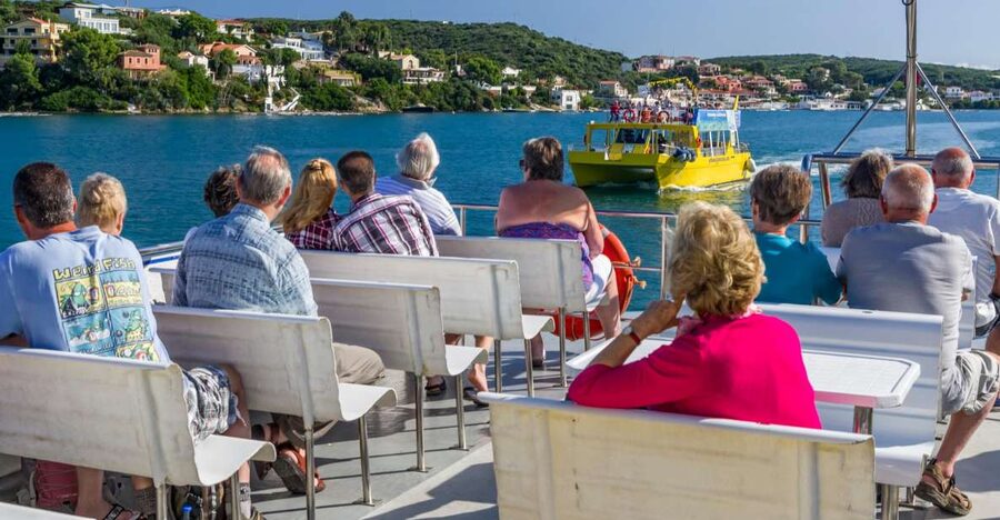 Port Mahon: 1-Hour Harbor Cruise with Underwater Views - Where the cruise starts in Mahón (and how not to waste time)