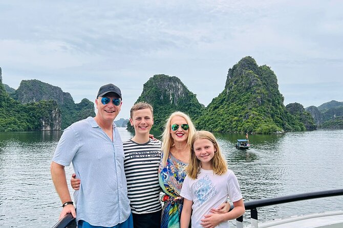Premium Halong Bay Cruise – All Inclusive from Hanoi or Halong - Luon Cave kayaking or bamboo boat: choosing your effort level