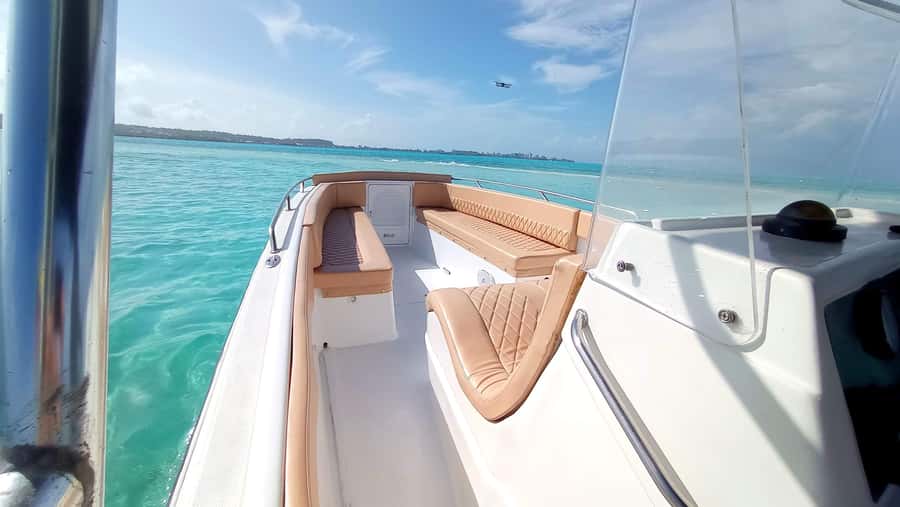 San Andres: Private San Andres Bay Tour by Luxury Speedboat - Rocky Key and Nicodemus: A Shipwreck Next to the Shore