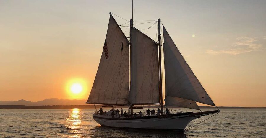 Seattle: Tall Sailboat Sunset Harbor Cruise - Drinks and snacks on board: what to plan for with a bar