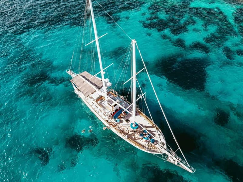 Sliema: Three Bay Cruise with Lunch & Optional Transfers - Comfort on Hera: Shade, Showers, and Staying Dry-ish