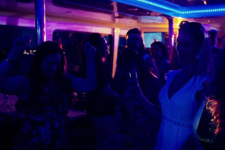 Sydney: 3 Hour Abba Tribute Show Harbour Cruise with Buffet - Buffet Lunch or Dinner: What to Expect (and What People Love)