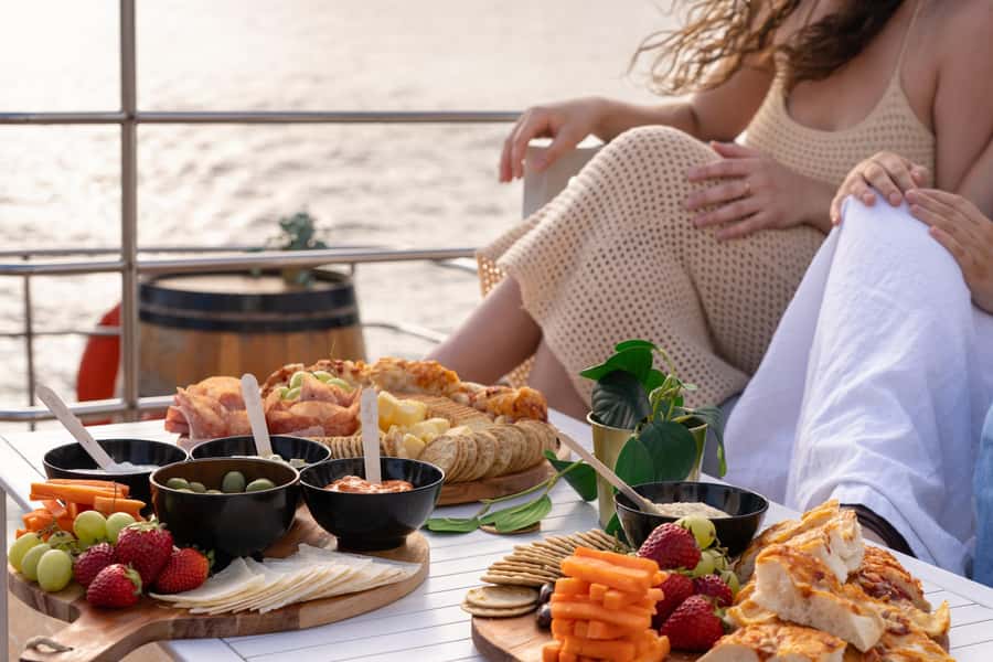 Sydney: Golden Glow Sunset Harbour Cruise with 1 Drink - Why a 90-minute Golden Hour Cruise Works