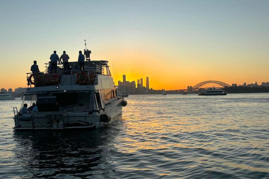 Sydney: Golden Glow Sunset Harbour Cruise with 1 Drink - How “90 minutes” feels once you include boarding