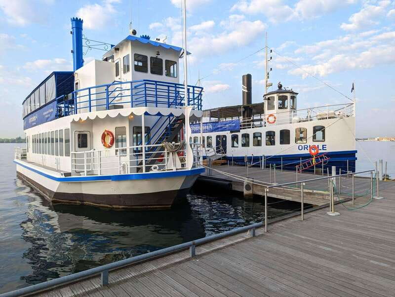 Toronto: City Views Harbor Cruise - Oriole vs Showboat: picking the right vibe for 1 hour
